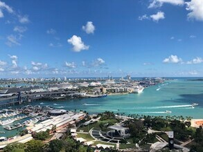 253 NE 2nd St, Unit 1607 in Miami, FL - Building Photo - Building Photo