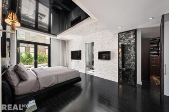 15 Union Square W in New York, NY - Foto de edificio - Building Photo