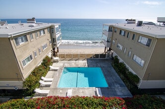 22626 Pacific Coast Hwy in Malibu, CA - Foto de edificio - Building Photo
