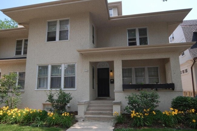 property at 3128 N Shepard Ave