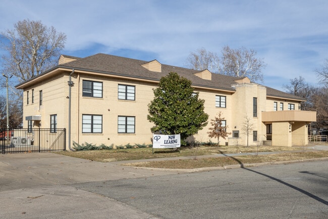 Quincy Park Apartments in Tulsa, OK - Foto de edificio - Building Photo
