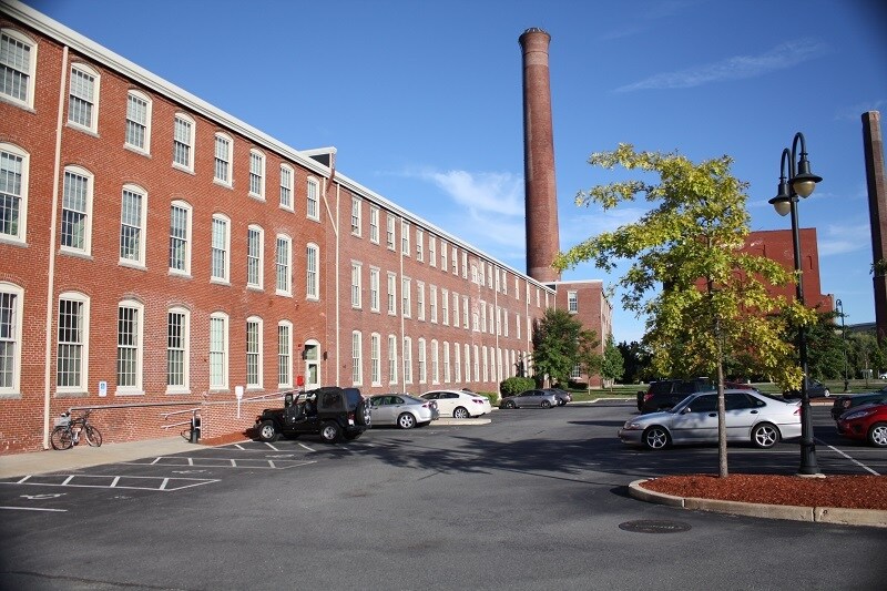 35 Riverwalk Way, Unit 312 in Lowell, MA - Building Photo