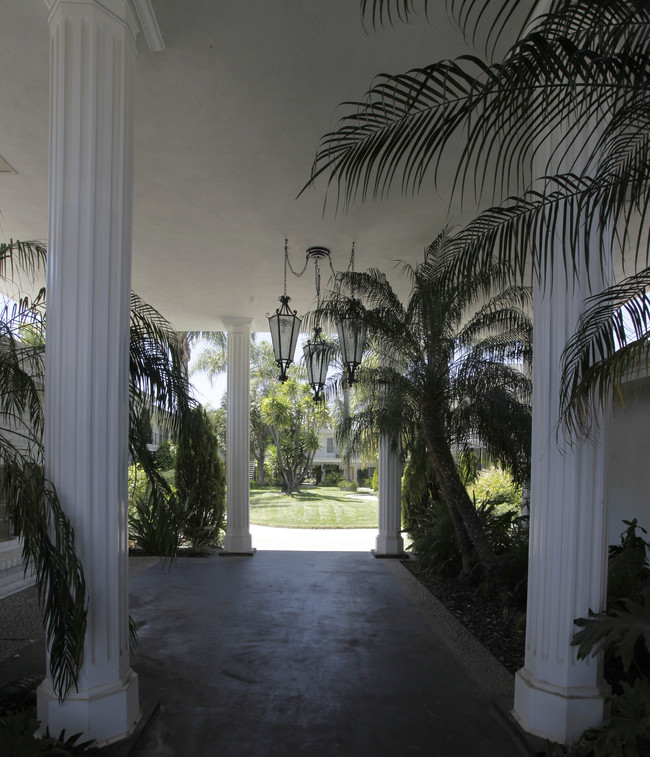 The Corinthian Apartments in Anaheim, CA - Building Photo - Building Photo