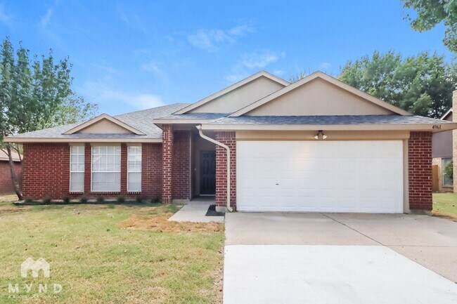 property at 4961 Briar Oaks Ln