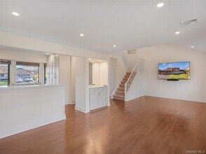 85 Rhett Dr in Commack, NY - Building Photo - Building Photo