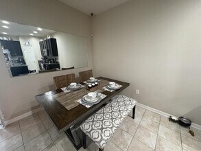 7085 Woodchase Glen Dr in Riverview, FL - Building Photo - Building Photo