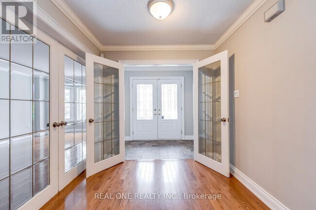 1369 Mapleridge Crescent in Oakville, ON - Building Photo - Building Photo