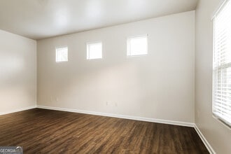 6069 Semaphore Rdg in Rex, GA - Building Photo - Building Photo