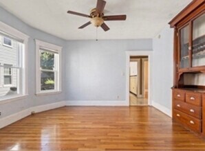 38 George St, Unit #1 in Medford, MA - Building Photo - Building Photo