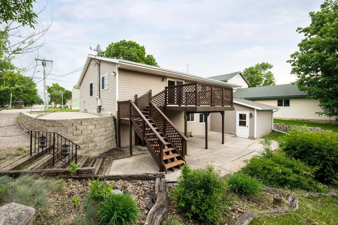 319 Spruce St in Alexandria, MN - Foto de edificio
