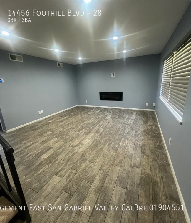 14456 Foothill Blvd in Los Angeles, CA - Building Photo - Building Photo