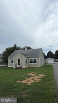 2318 S Dupont Blvd in Smyrna, DE - Building Photo