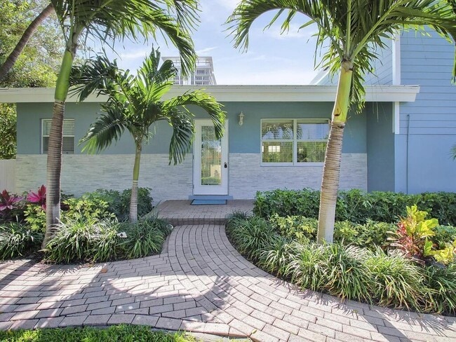 1310 Manor Dr in West Palm Beach, FL - Building Photo - Building Photo