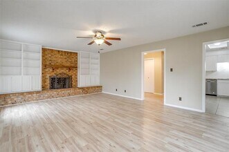 1201 Juniper Ln in Benbrook, TX - Foto de edificio - Building Photo