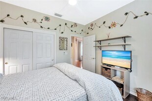 7090 Lone Oak Blvd in Naples, FL - Building Photo