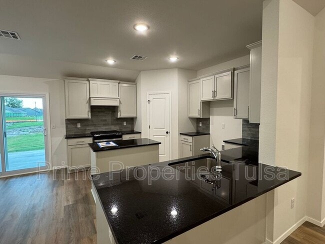 3012 S Redwood Ave in Broken Arrow, OK - Building Photo - Building Photo