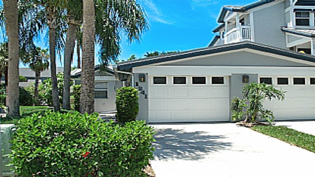 1241 Siesta Bayside Dr in Siesta Key, FL - Building Photo