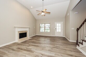 2328 Cason Trail in Murfreesboro, TN - Foto de edificio - Building Photo