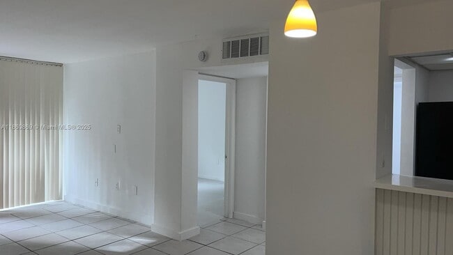 8860 Fontainebleau Blvd in Miami, FL - Building Photo - Building Photo