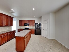 15818 Shoreline Terrace Dr in Houston, TX - Foto de edificio - Building Photo