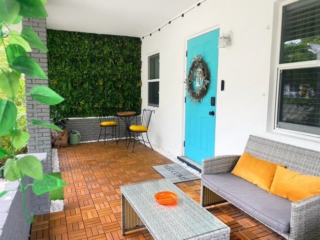 941 SW 29th St, Unit E in Fort Lauderdale, FL - Foto de edificio - Building Photo