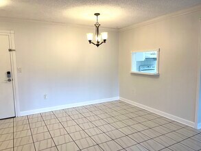 13700 SW 62nd St, Unit 113 in Miami, FL - Foto de edificio - Building Photo