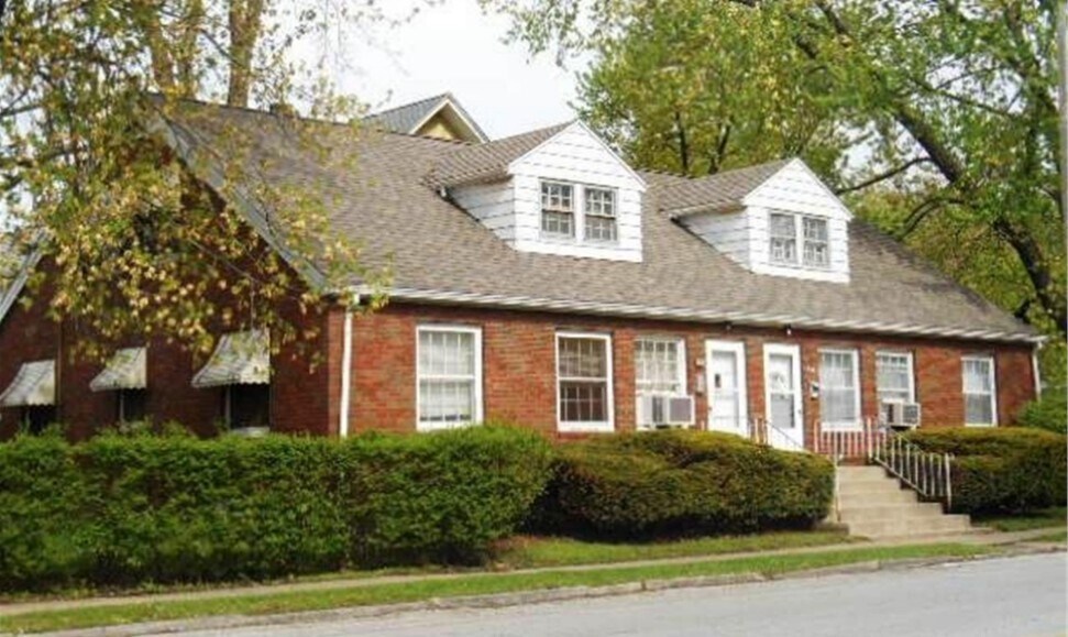 326 N Pine St in Davenport, IA - Foto de edificio