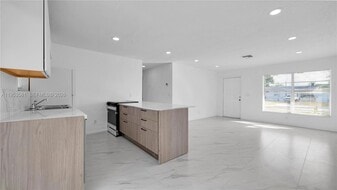 4285 SW 48th Ct in Fort Lauderdale, FL - Building Photo