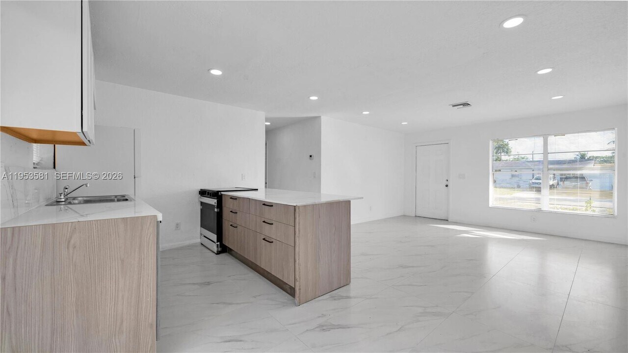 4285 SW 48th Ct in Fort Lauderdale, FL - Foto de edificio