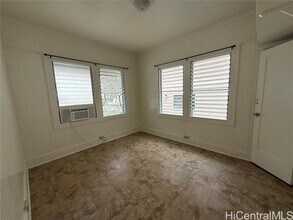 810 McCully St in Honolulu, HI - Building Photo - Building Photo