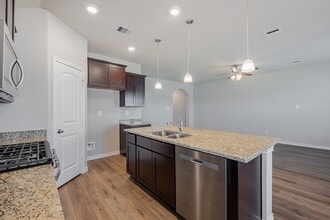 1014 Davy St in Brenham, TX - Building Photo - Building Photo