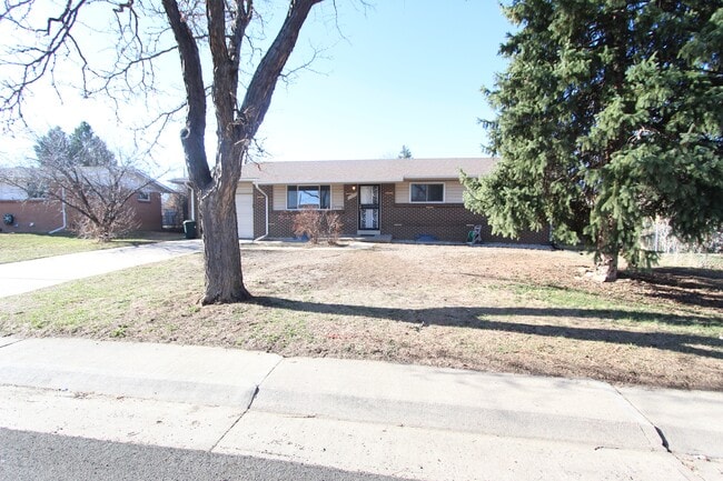 12648 E Alaska Ave in Aurora, CO - Foto de edificio - Building Photo