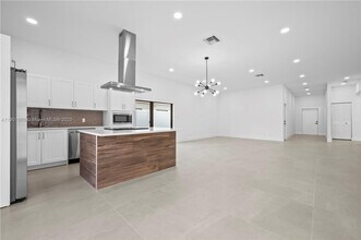 1041 W Lakewood Rd in West Palm Beach, FL - Building Photo - Building Photo