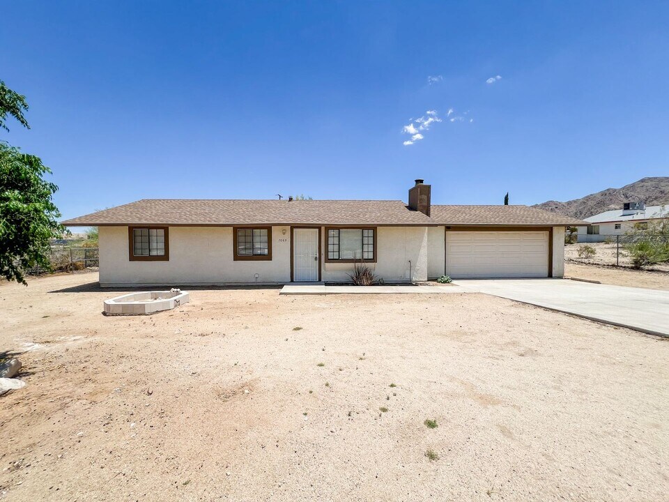 7065-7049 49 Palms Ave in Twentynine Palms, CA - Building Photo