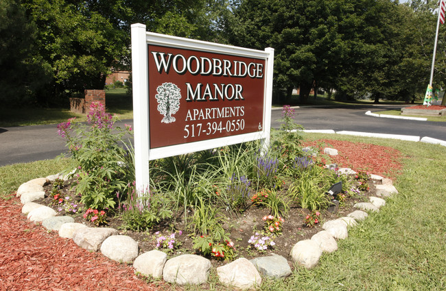 Woodbridge Manor Apartments in Lansing, MI - Foto de edificio - Building Photo