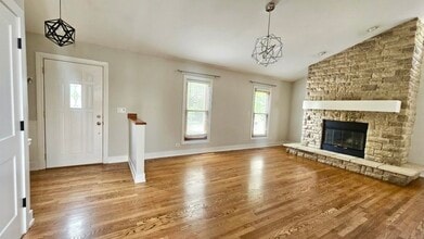 545 Avebury Ln in Roselle, IL - Building Photo - Building Photo