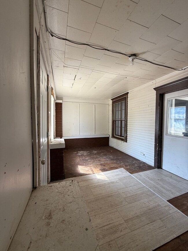 1010 W Wolf Ave in Elkhart, IN - Building Photo - Building Photo