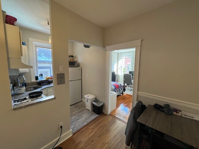 1185 Commonwealth Ave in Boston, MA - Building Photo - Building Photo