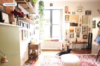 144 W 70th St in New York, NY - Building Photo - Building Photo