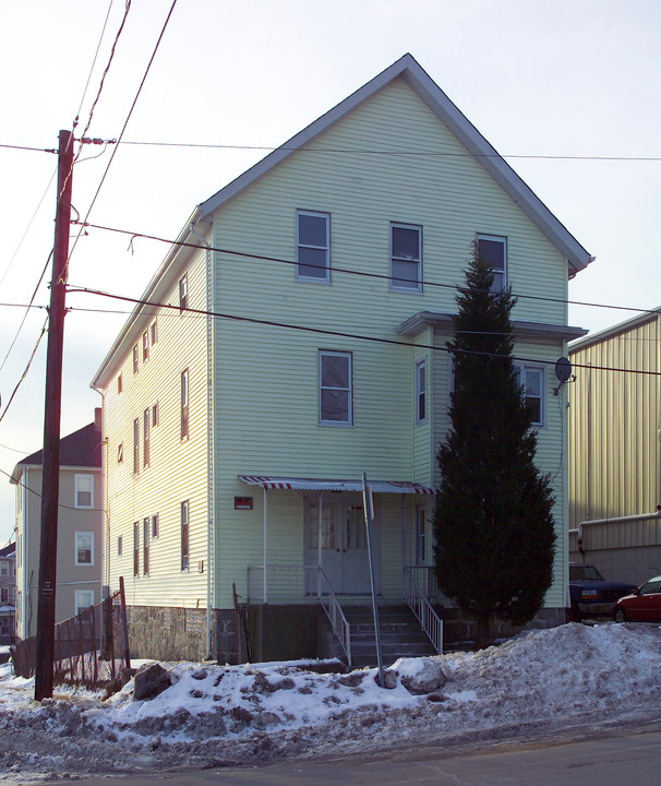 512 Plymouth Ave in Fall River, MA - Foto de edificio