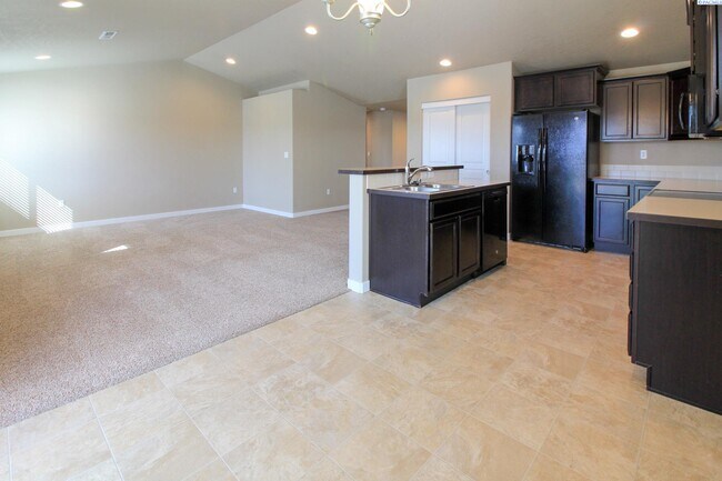 5714 Rio Grande Ln in Pasco, WA - Foto de edificio - Building Photo