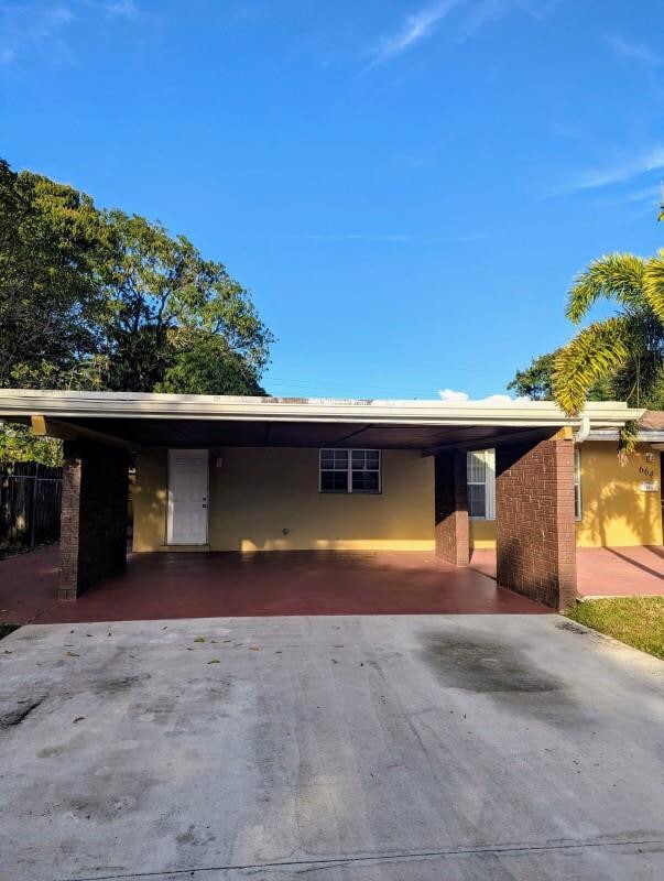 664 W Melrose Cir in Fort Lauderdale, FL - Building Photo - Building Photo