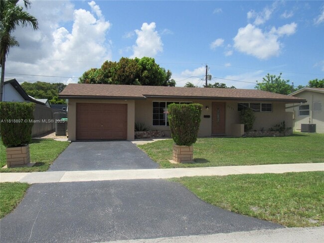 7771 NW 21st Ct in Sunrise, FL - Building Photo - Building Photo