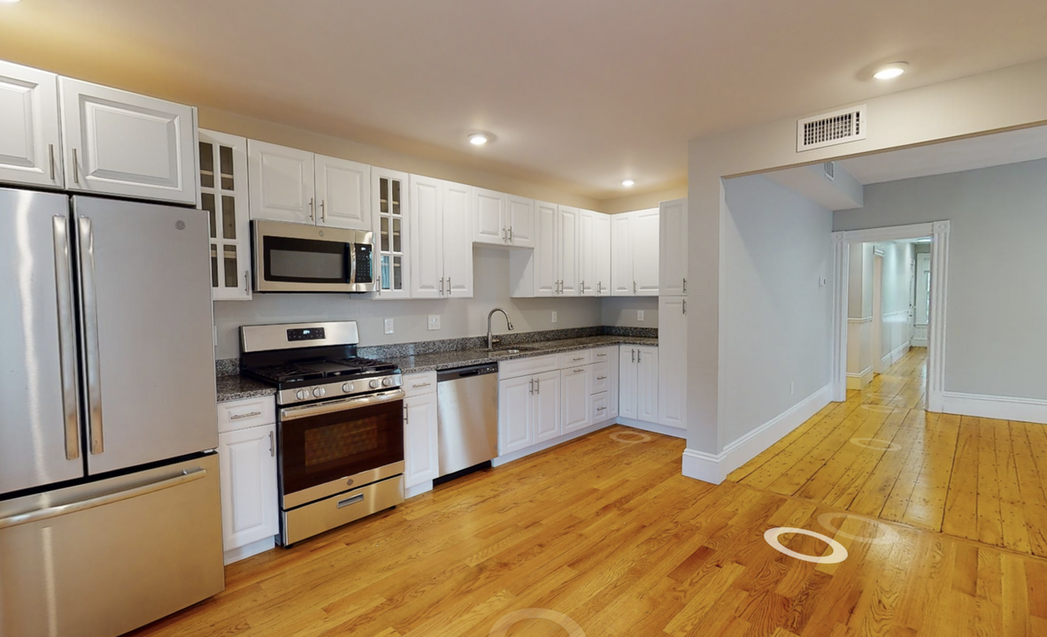 17 Beacon St, Unit 1 in Somerville, MA - Foto de edificio