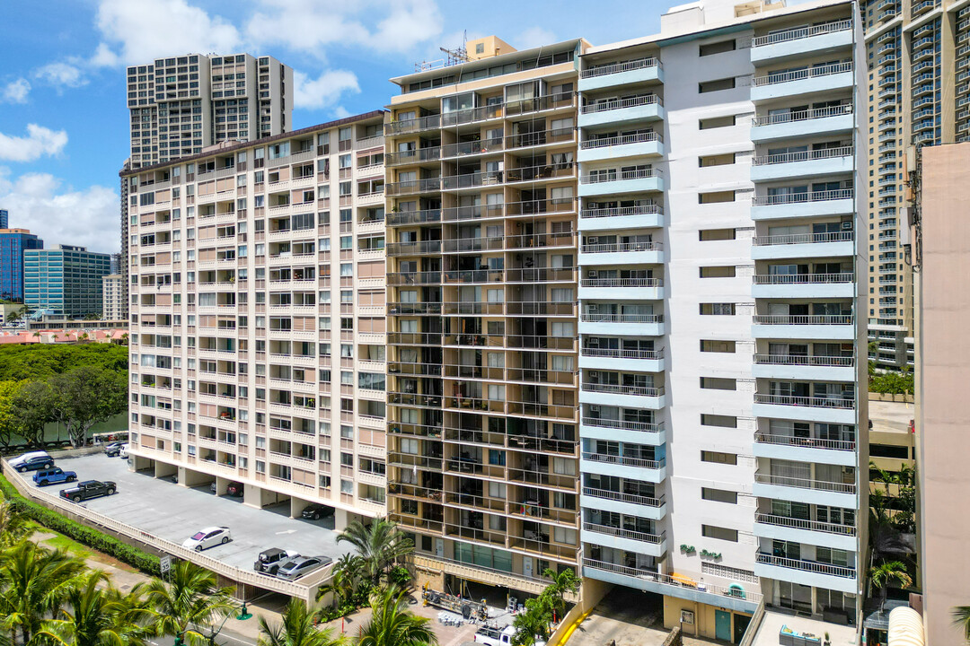 Ala Wai Terrace in Honolulu, HI - Building Photo