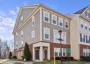 4873 Dane Ridge Cir, Unit Premium Unit in Dale City, VA - Building Photo