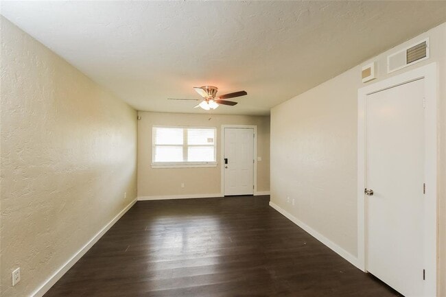 1828 Sunrise Dr in Moore, OK - Building Photo - Building Photo