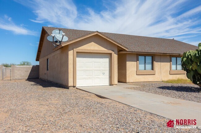 8340 W Mystery Dr in Arizona City, AZ - Building Photo - Building Photo