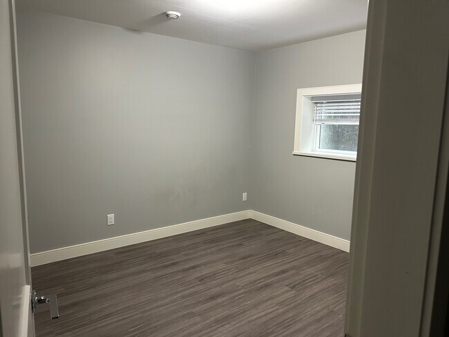 1364 23rd St W in North Vancouver, BC - Building Photo - Building Photo