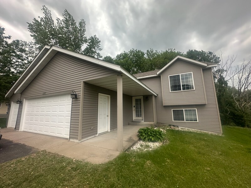 1207 Cooper Ave S in St. Cloud, MN - Building Photo